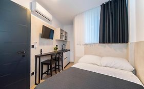 Mini Sleep & Go Room - Private Bathroom